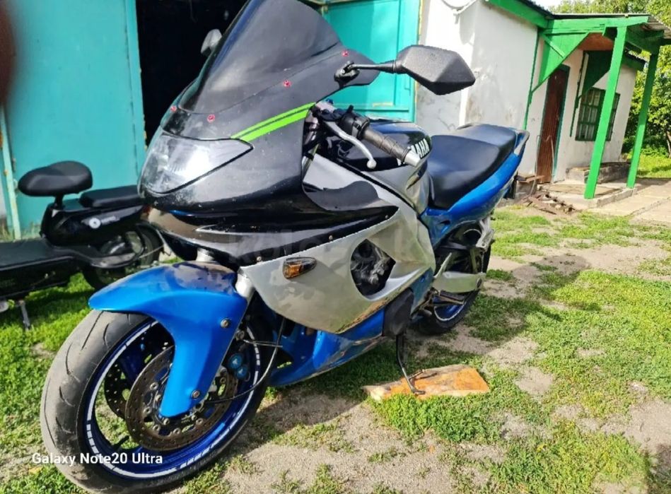 Yamaha YZF 600 спортбайк