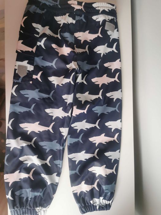 Hatley Sharks cizme ploaie + costum culori schimbătoare (copii 4 ani)