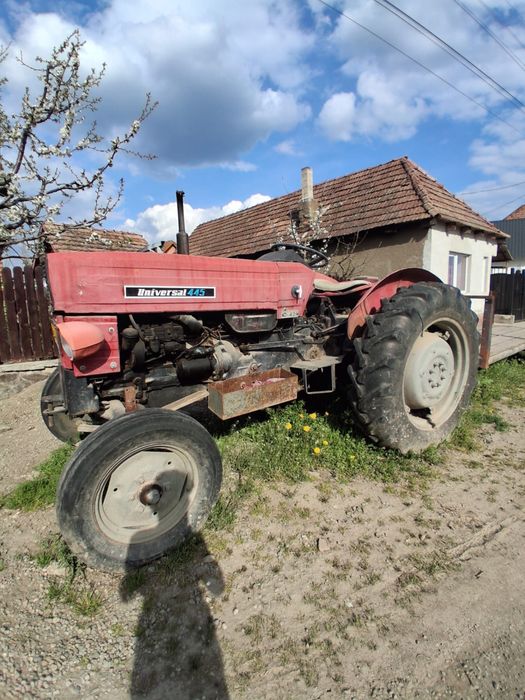Tractor Universal 445