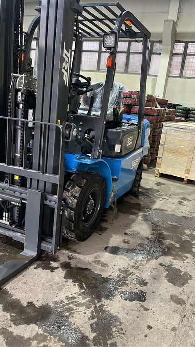 Вилочный погрузчик (кара)