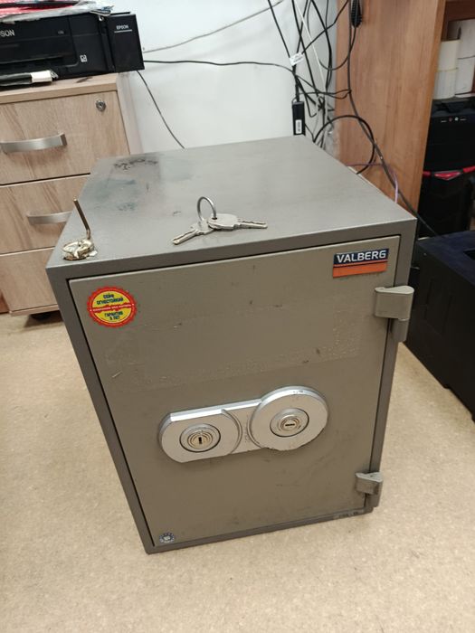 Сейф металлический Б/У.