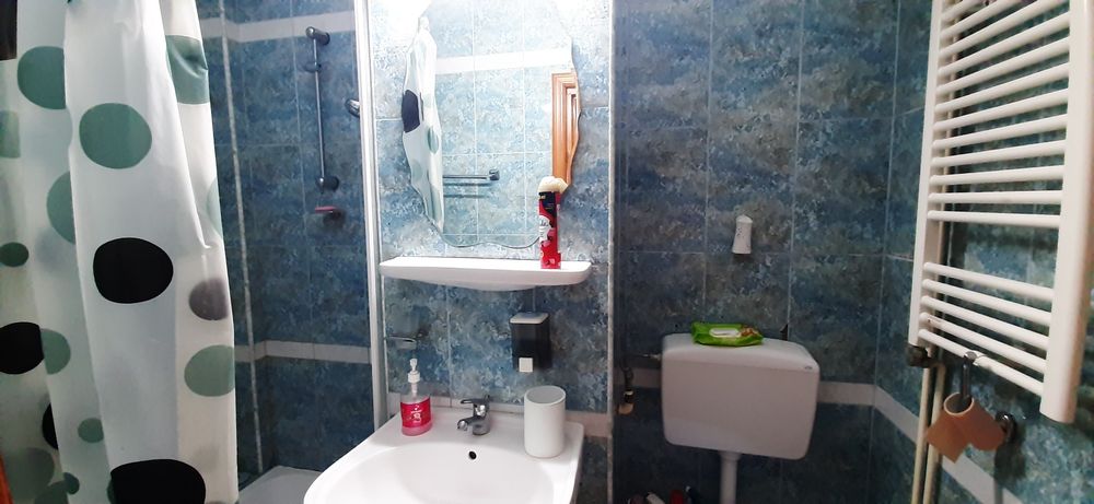 Dau spre închiriere apartament cu 3 camere