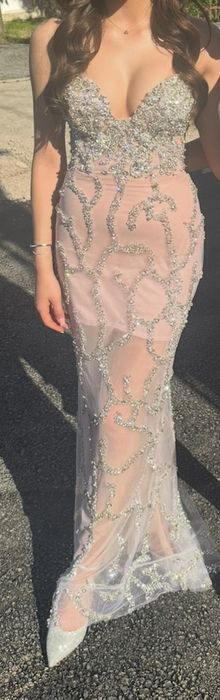 Абитуриентска рокля -пепел от рози