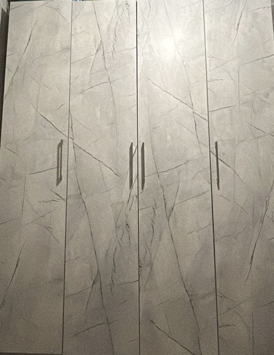 Продам спальный гарнитур в мраморном стиле