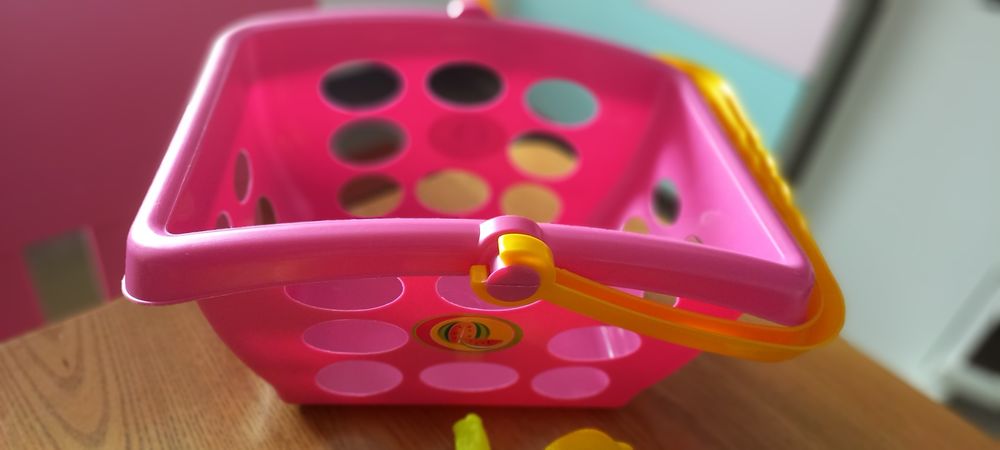 Cos cu fructe/jucarii