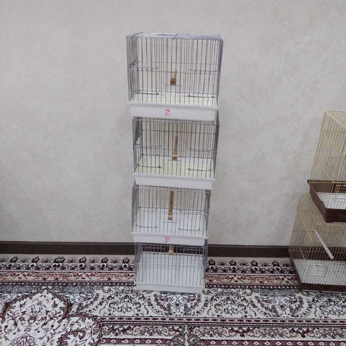 Клетки для птиц.