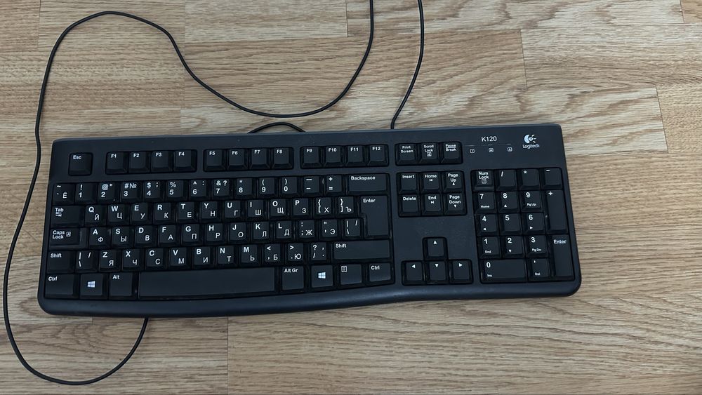 Logitech K120 — проводная USB-клавиатура (RU/ENG), тихие клавиши