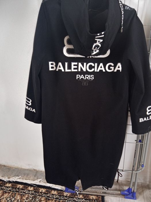 Продам тренч  10000т тг