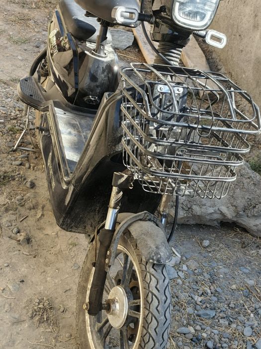 Arzon narxda skuter sotiladi