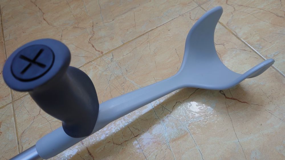 Патерица и за ЗИМНИ  условия  SWEEICO made in SWEDEN  . Бастун  универ