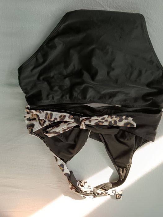 Vând Costum de Baie Mărimea 1 XL Nou