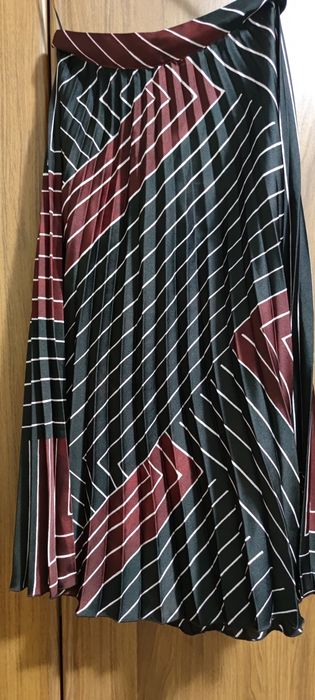 Fusta lunga plisata ,nouă