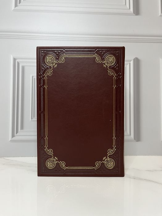 Книга «Игра престолов» в кожаном переплете