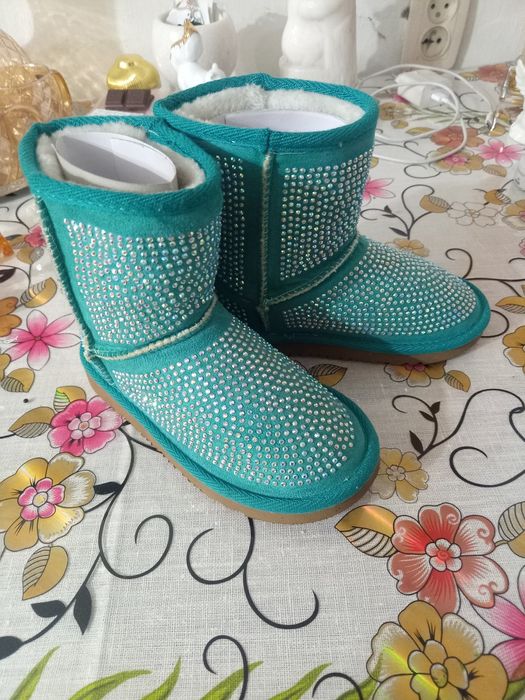 Продам новые сапоги-- уги размер 31