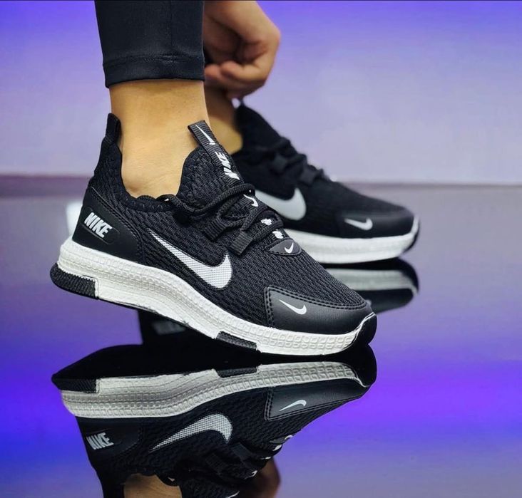 Олекотени маратонки
Номера-26,27,28,29,30
Цена-35 лв