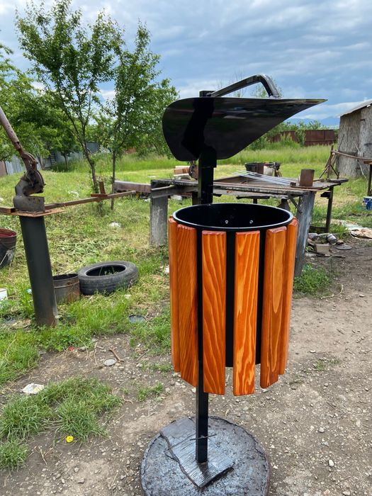 Cosuri pentru gunoi si băncuțe stradale