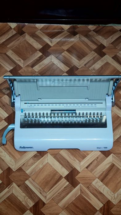 Maşină de legat manuală cu pieptene Fellowes Star 150 CRC 50065 
29