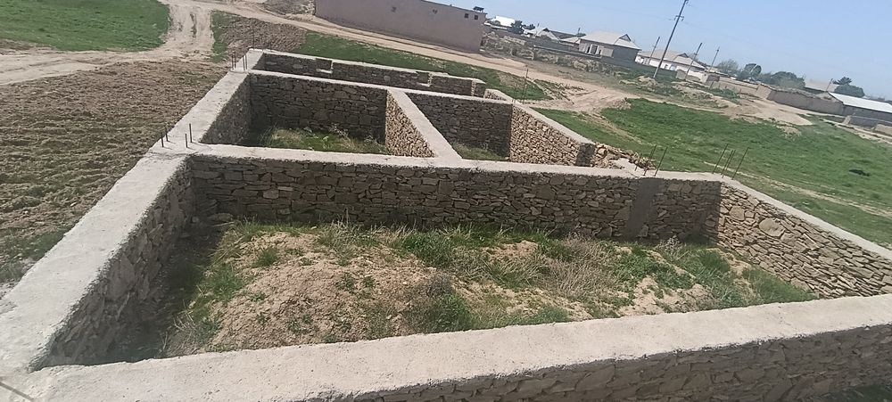 Yer sotiladi fundament bilan