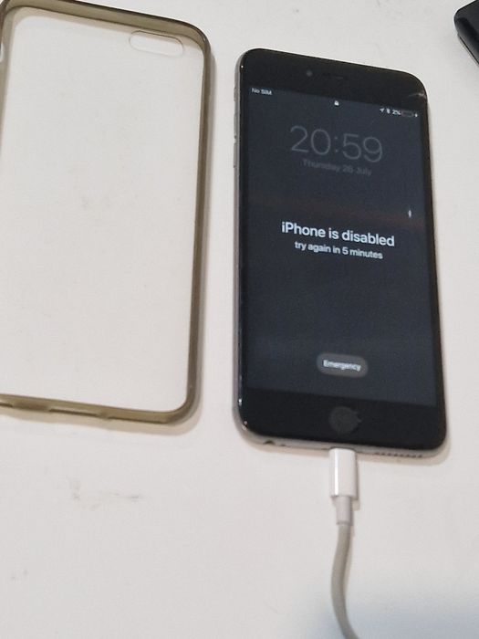 Telefon iphone  cu  display fisurat