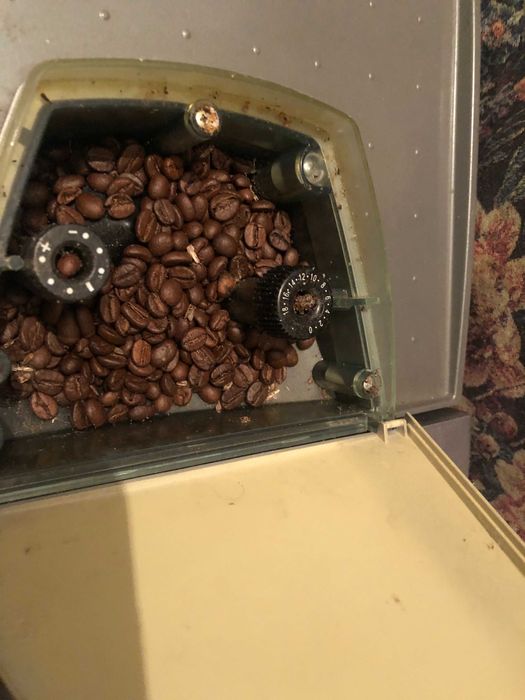 продавам кафе машина автомат гаджиа