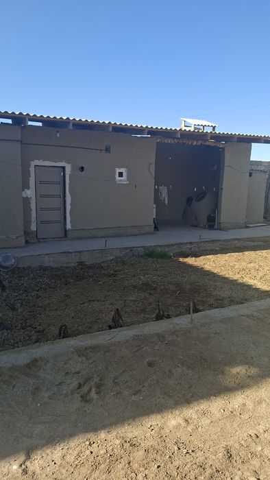 Uy sotiladi navoiy viloyati qiziltepa tumani  malikchoʻl qishlogi.