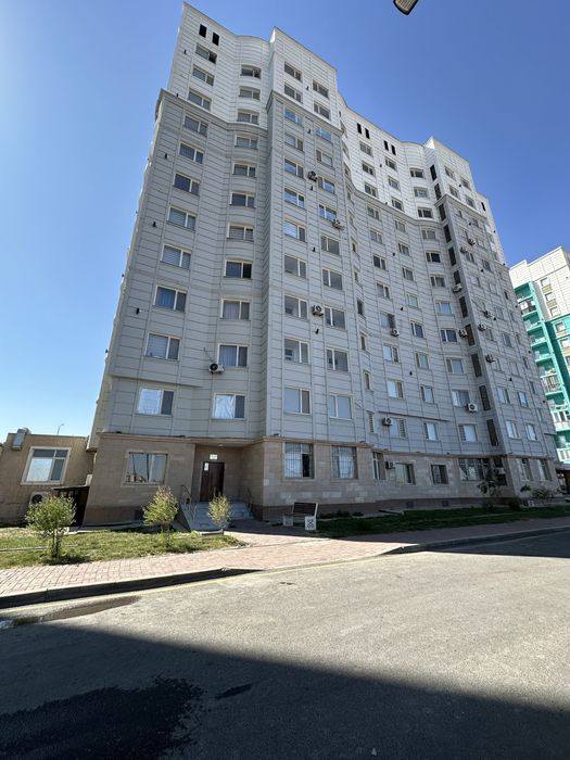 Жаңа қала 1 бөлмелі пәтер сатылады срочно!!