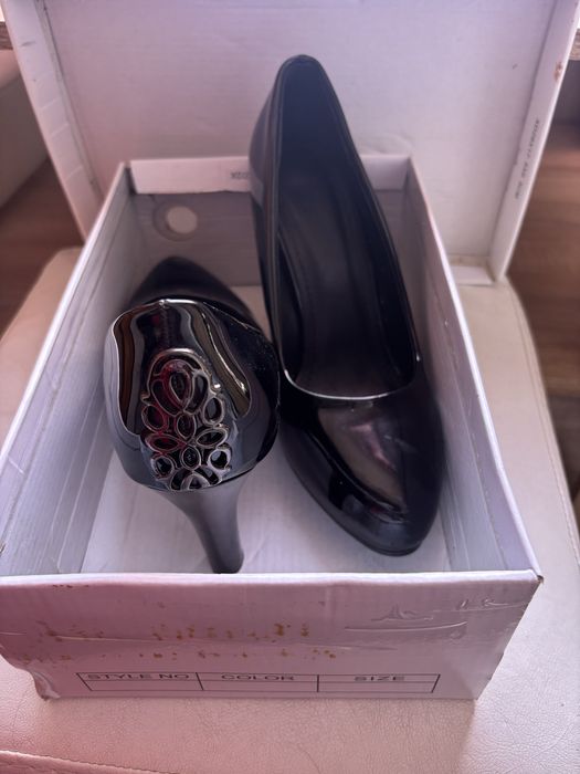 Черни обувки на ток