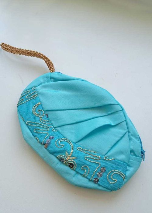 Платье нарядное для  девочки 9-12 лет