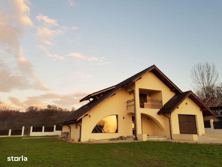 Casă modernă zona Horezu/Poplovragi | Priveliști spre Cheile Oltețului