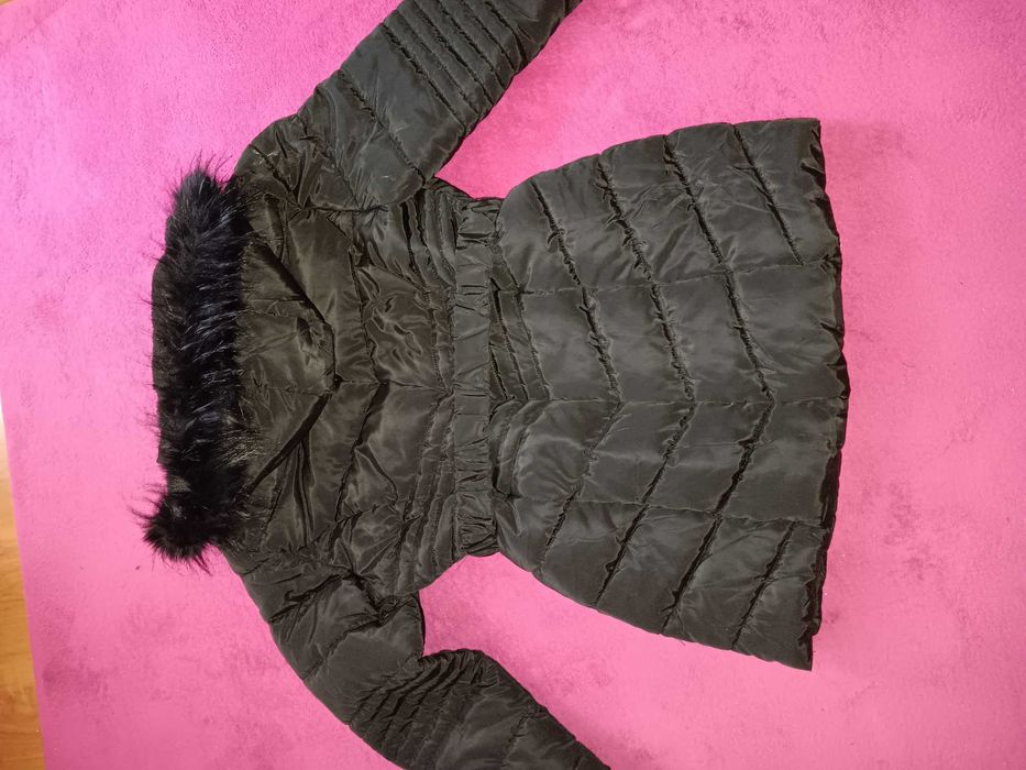 Зимно дамско яке с качулка и коланче