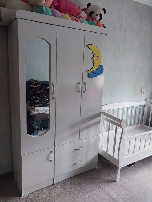 Дестская кровать и шкаф