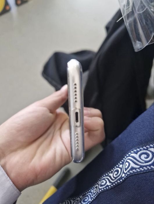 Продам Айфон 11 128 гб