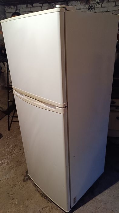 Срочно продаю LG холодильник