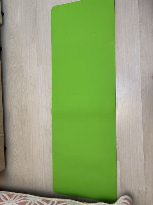 Роллер и коврик для йоги