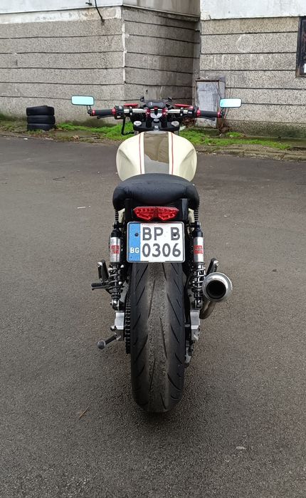 Продавам Yamaha XJR 1200