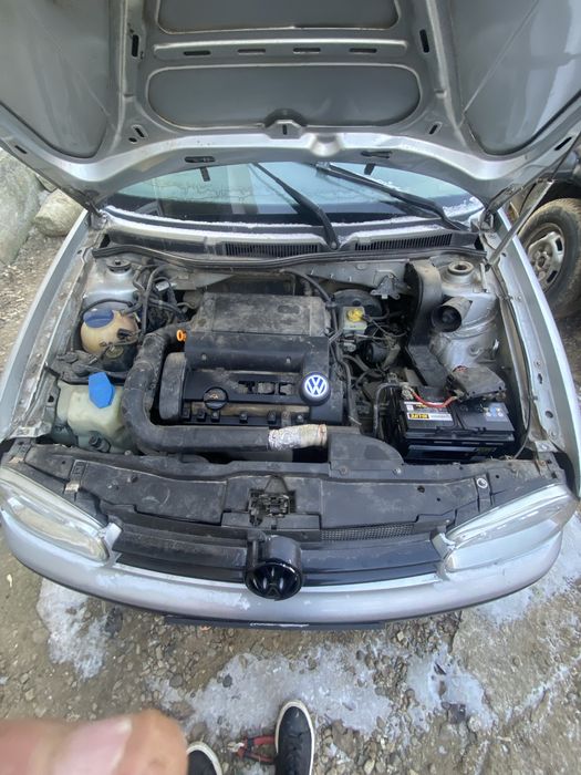 Vând golf 4 1.4 benzina