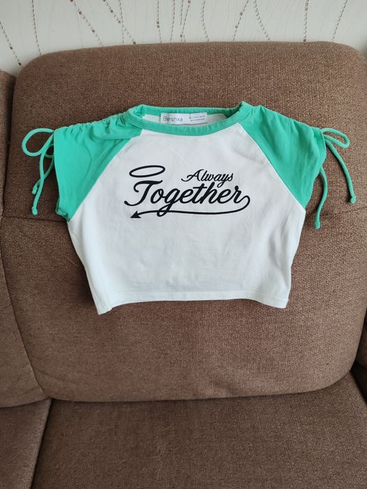 Crop Top Bershka "Always Together" – Alb/Verde Mentă, Detalii Șnur (Mărimea M)