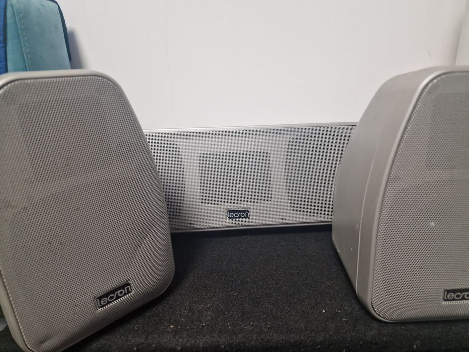 Vand 2 boxe cu un mic subwoofer Marca lecron  putere 20w