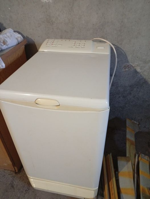 Продавам използвани пералня Mieli  и сушилня работещи.