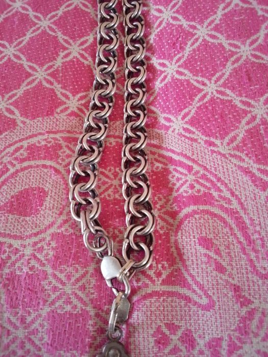 Продам цепочку серебреную