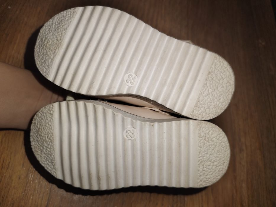 Продам детские туфли