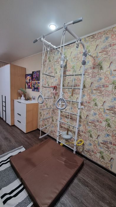 Продам шведскую стенку с матом