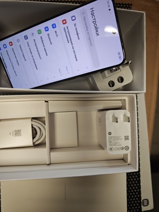 Чисто нов  Xiaomi 15  16RAM/512GB 5G  глобална верс