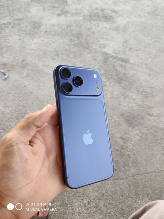 Iphone 17 pro max blue