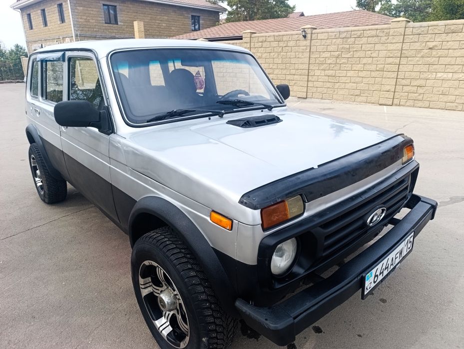 Продам ниву 5 дверную