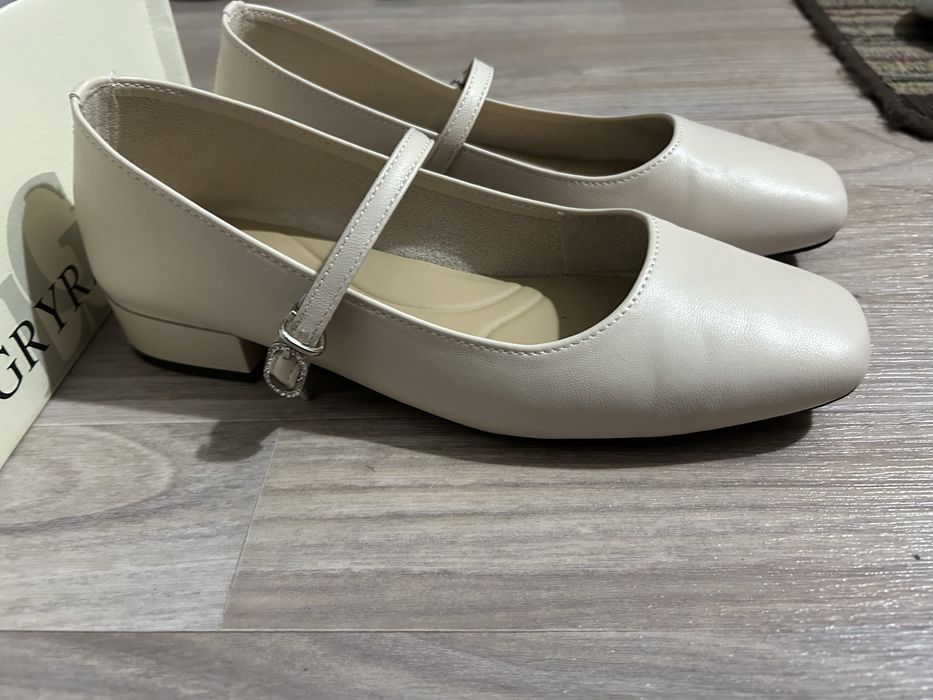 Балетки бежевые 37-38 размер продам