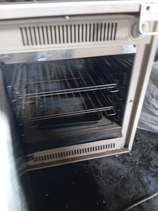 Фурна  и котлони на газ.  Имам и още една