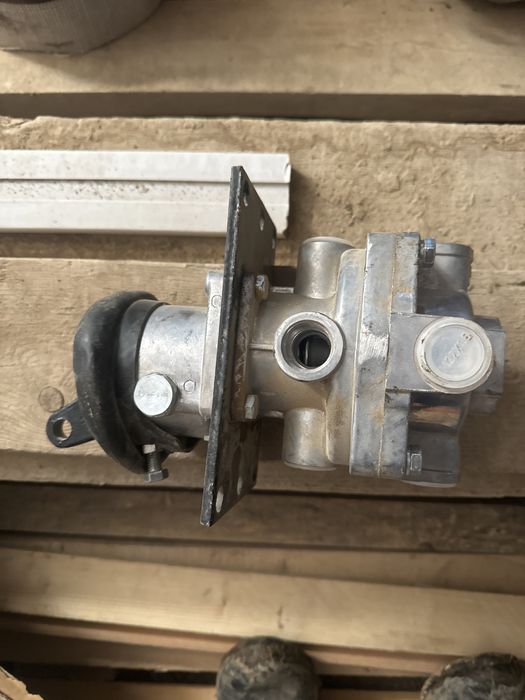 Тормазной кран на Камаз