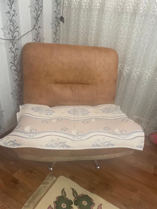 Продам диван с двумя креслами