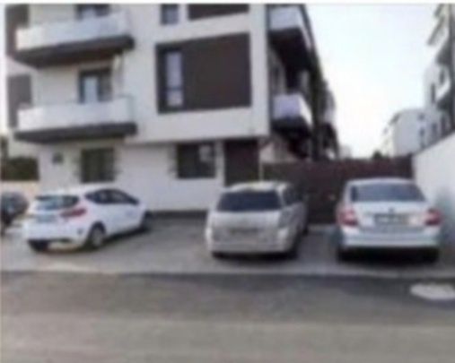 Apartament 3 camere + curte + parcări